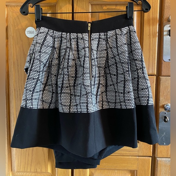 NWT Banana Republic Asymmetrical Jacquard Skirt - 0P - Picture 3 of 7
